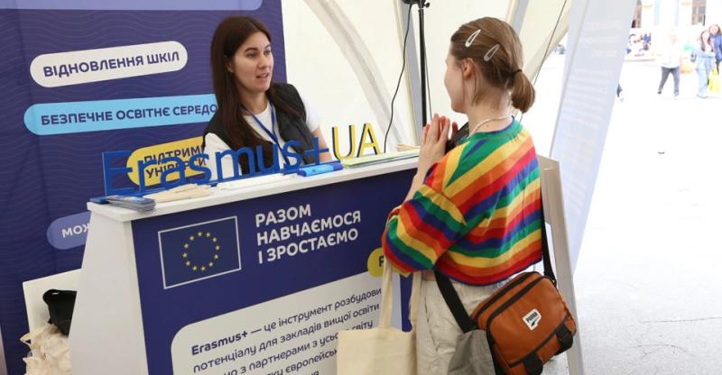 "Разом навчаємося і зростаємо": як ЄС підтримує українську освіту під час війни