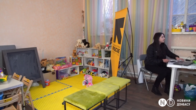 Врятовані з-під вогню: Хаб у Павлограді цілодобово допомагає переселенцям із Донбасу