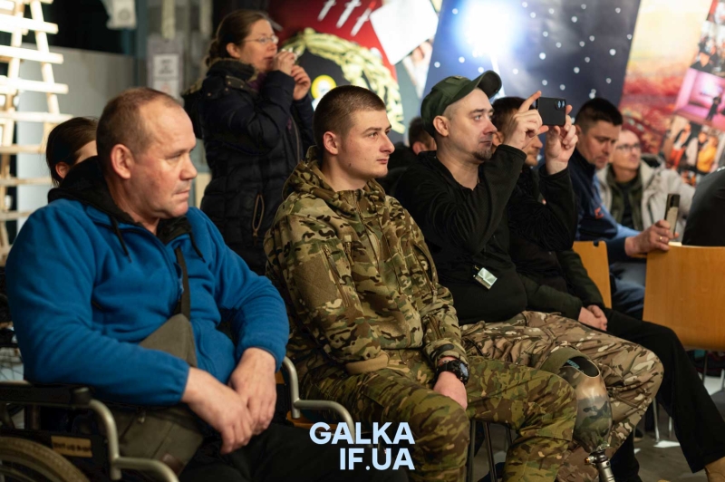 Творчість, спорт і взаєморозуміння: як простір “ветераницивільні ПЕТРОС” у Франківську об’єднує суспільство (ФОТО)