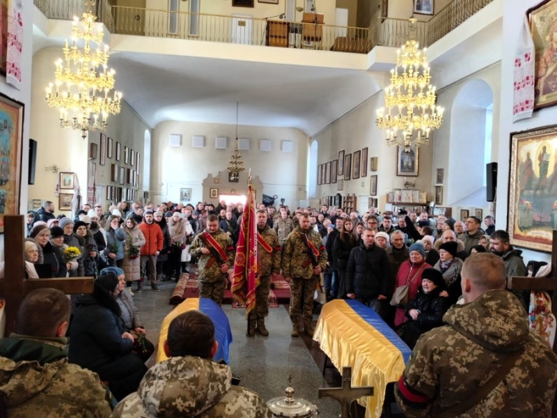 У Полтавській громаді попрощалися із двома полеглими Захисниками України