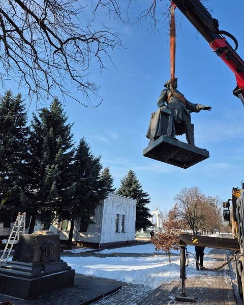 У Полтаві демонтували пам’ятник Петру І