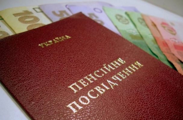 Уряд спростив порядок отримання пенсій і страхових виплат для переселенців, українців за кордоном і на окупованих територіях