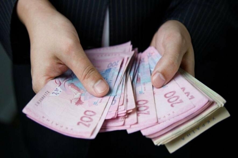 "Робота для енергійних пенсіонерів, 18 000 грн зарплати на місяць": роботодавці обіцяють навіть безкоштовне житло