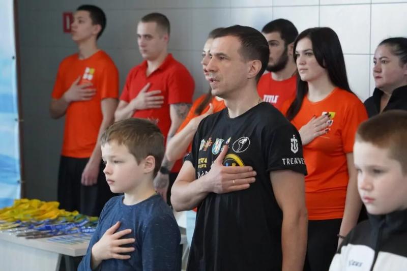 “Вода розслабляє і допомагає забути про війну”: У Полтаві вперше провели «Старти Надії» для ветеранів та їхніх сімей