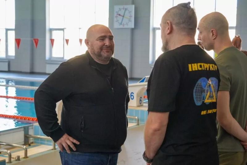 “Вода розслабляє і допомагає забути про війну”: У Полтаві вперше провели «Старти Надії» для ветеранів та їхніх сімей