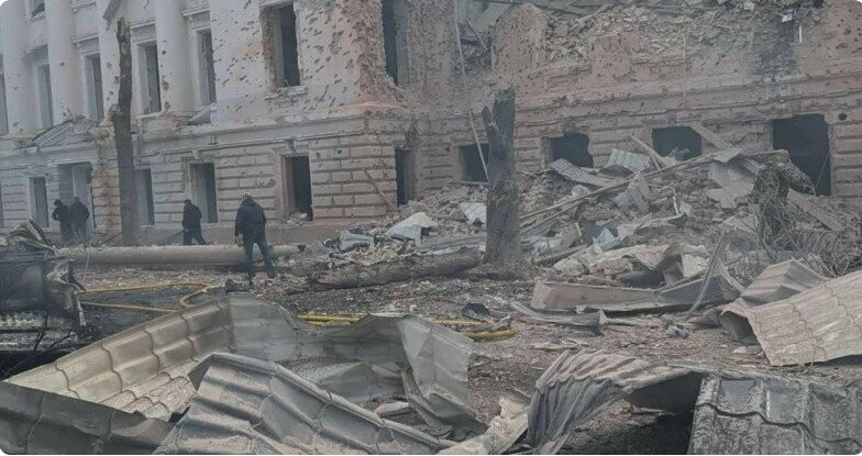 На місці, де у Сумах влучили ракети, голова ОВА організував нагородження військових: гучна заява мера Конотопа