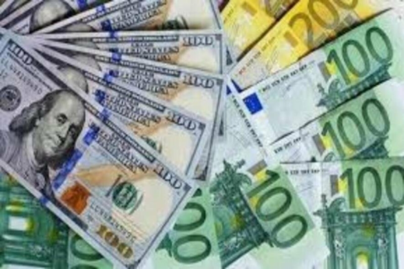 "Курс долара обвалився до мінімуму за пів року": оголошено курс валют в обмінниках України на 7 квітня