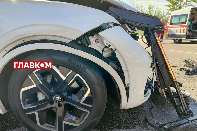 Моторошна ДТП на Здолбунівській: у Києві зіштовхнулися два позашляховики