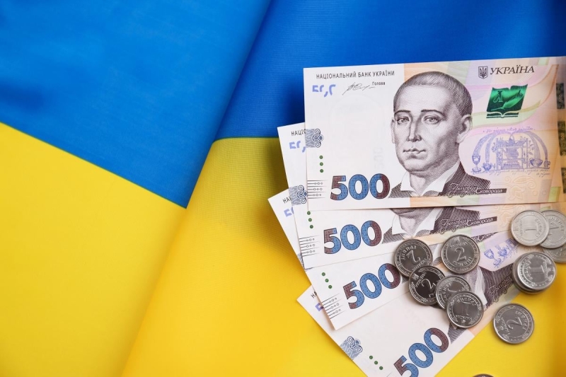 Якою буде мінімальна зарплата з 1 травня: скільки отримають українці "на руки"