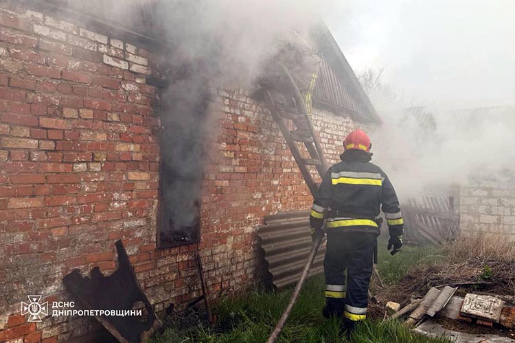 На Синельніковщині у своєму будинку живцем згорів чоловік