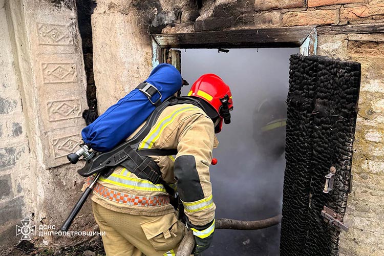 На Синельніковщині у своєму будинку живцем згорів чоловік