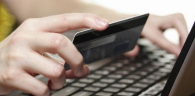 Шахраї під виглядом “Є-підтримки” видурили у прикарпатки майже 100 тисяч гривень