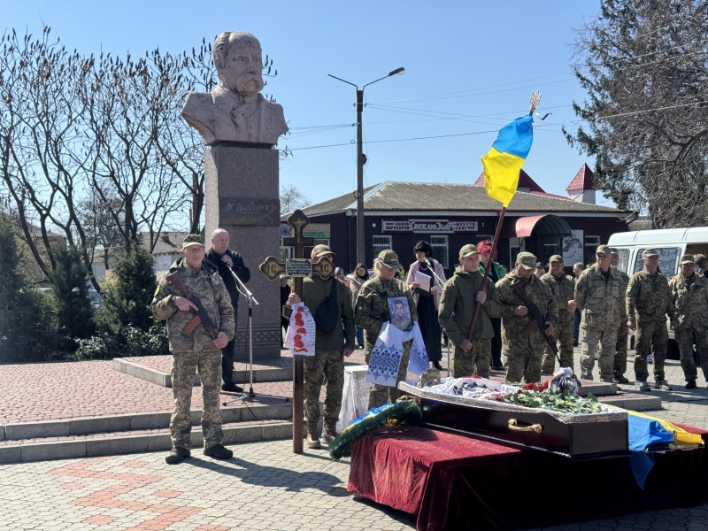 У Хоролі провели в останню путь загиблого Захисника України