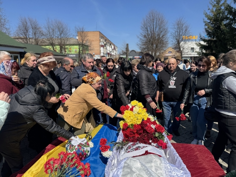 У Хоролі провели в останню путь загиблого Захисника України