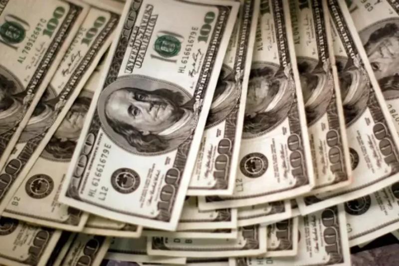 "Є два сценарії для простих українців": аналітики дали різкий прогноз, яким стане курс долара в Україні до кінця року