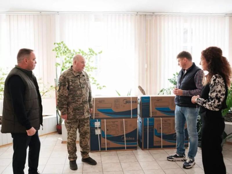 Депутати облради передали закладу освіти на Полтавщині техніку та висадили разом із учнями дерева