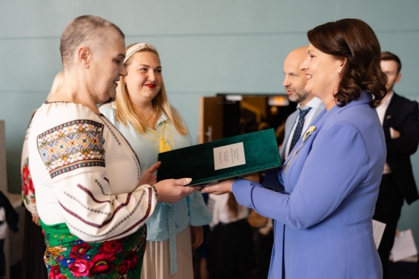 Перша леді Литви завітала на захід до Дня вишиванки у місті Алітус