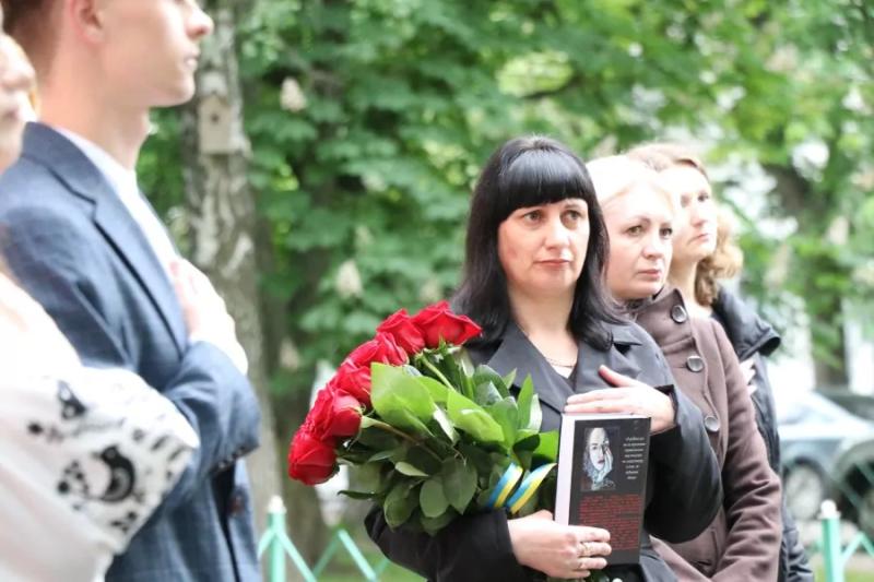 У Полтавській громаді відкрили меморіальну дошку захиснику України Артемові Негребецькому