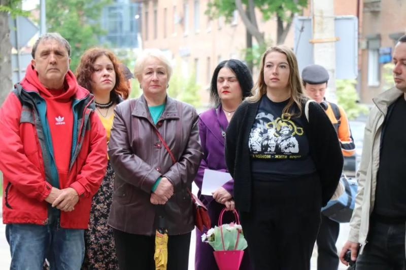 У Полтавській громаді відкрили меморіальну дошку захиснику України Артемові Негребецькому