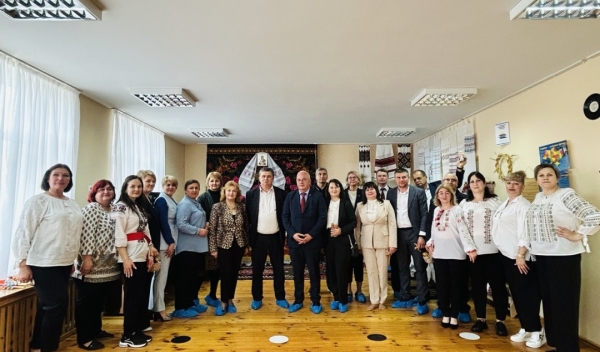 У молдовському місті Єдинці відкрили «Українську книжкову поличку»
