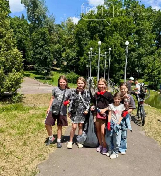 Прибрали парк — отримали піцу й атракціони: толока по-калуськи