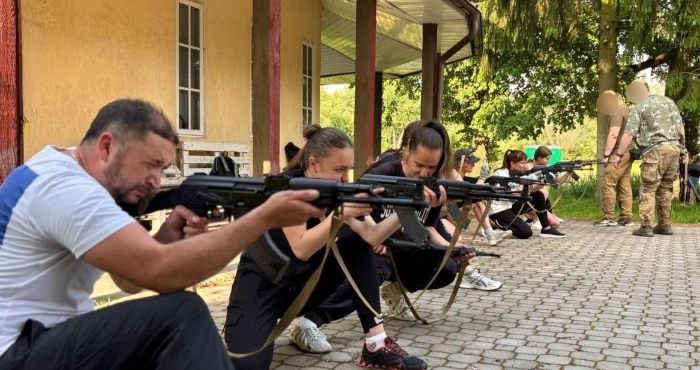 Лучани вдосконалюють навички самозахисту: тривають безкоштовні вишколи цивільного населення