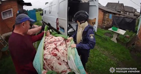 Поліцейські «Білого янгола» евакуювали трьох літніх жінок з прикордоння