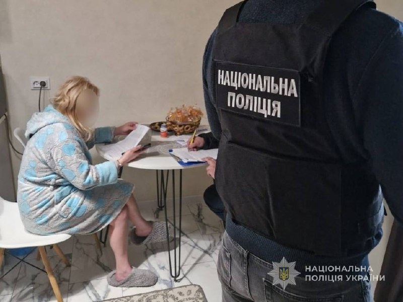 Поліцейські викрили сутенерку, яка організувала мережу проституції в Сумах