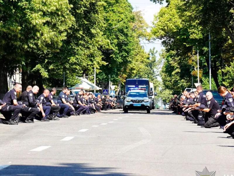 Полтавщина попрощалася зі старшим сержантом поліції Анатолієм Олешком, який загинув на Донеччині