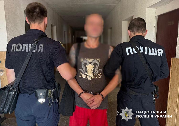 У Самарівському районі зловмисники залякали та пограбували 87-річну жінку