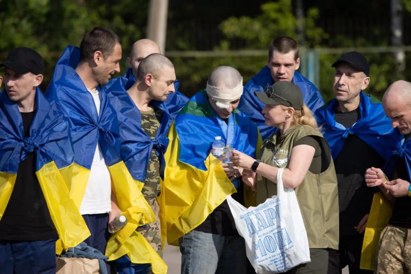 Україна повернула важкопоранених та тяжкохворих Захисників в межах обміну з рф
