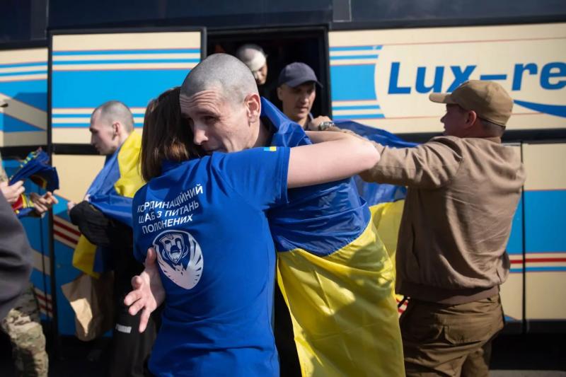 Україна повернула важкопоранених та тяжкохворих Захисників в межах обміну з рф