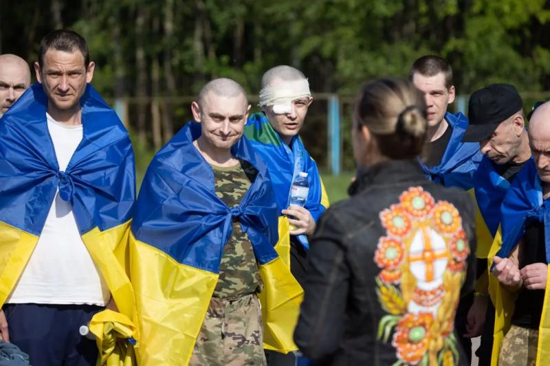 Україна повернула важкопоранених та тяжкохворих Захисників в межах обміну з рф