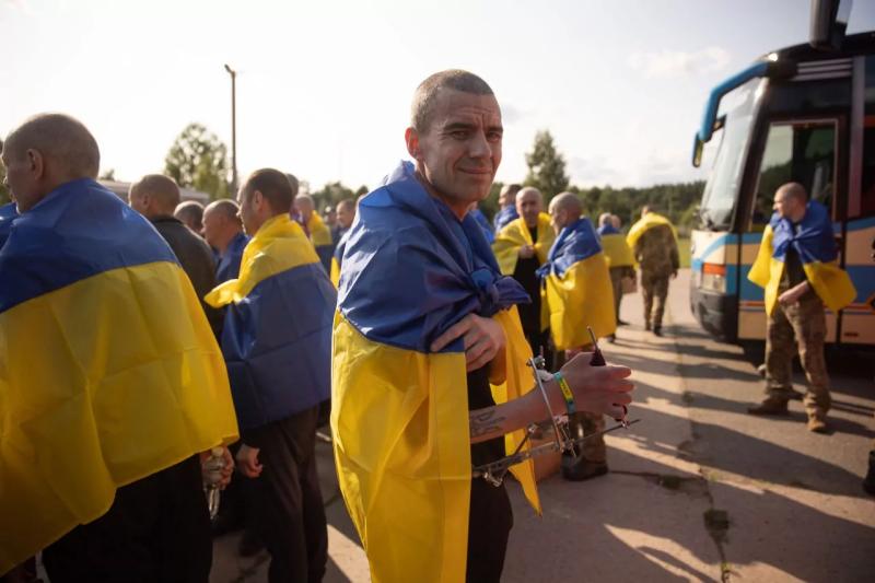 Україна повернула важкопоранених та тяжкохворих Захисників в межах обміну з рф