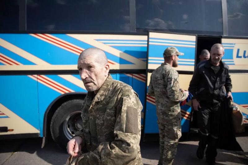 Україна повернула важкопоранених та тяжкохворих Захисників в межах обміну з рф