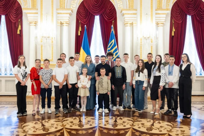 Володимир Зеленський вручив відзнаку «Майбутнє України» Захару Бабаку з Тарасового