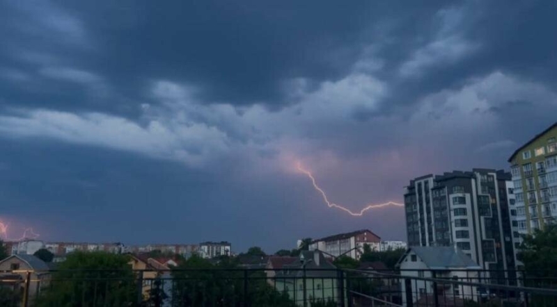 На Івано-Франківськ суне гроза (ФОТО)