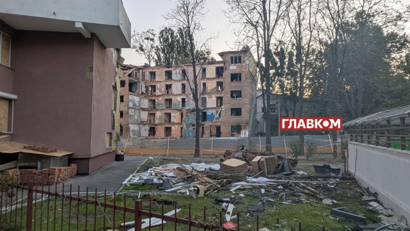 10 днів після трагедії. Фоторепортаж із місця влучання ракети у Шевченківському районі