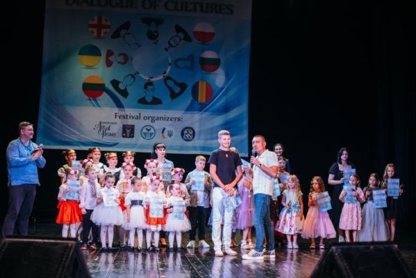 У Батумі відбувся фестиваль «Діалог культур» за участю українських і грузинських дітей