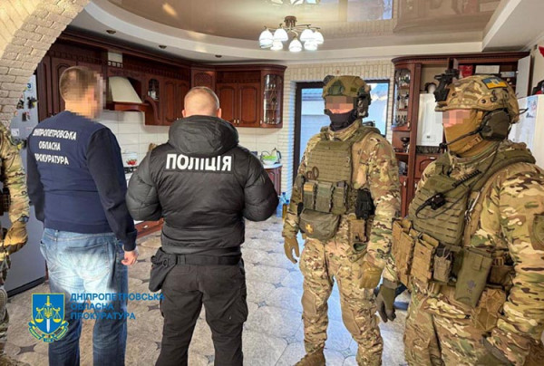 Мільйонні збитки: декілька злочинних організацій роками рубали ліс на Дніпропетровщині