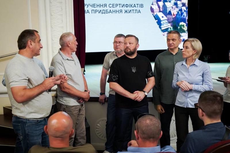 На Полтавщині 44 ветеранам вручили сертифікати на житло