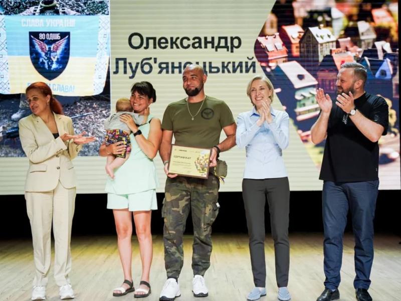 На Полтавщині 44 ветеранам вручили сертифікати на житло