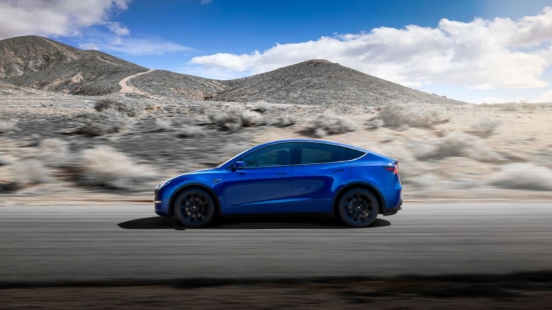 В електромобілі Tesla вбудують скандальний ШІ Grok AI Ілона Маска