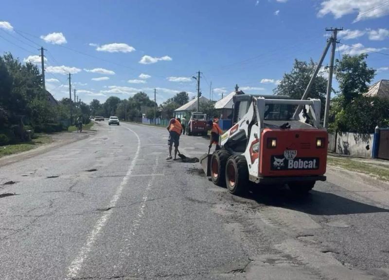 За тиждень на Полтавщині відремонтували понад 44 тисячі квадратних метрів дорожного покриття